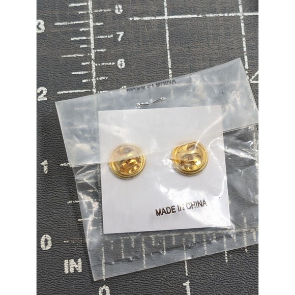 DoubleTree By Hilton Cookie Care Campaign Hotel Gold Tone Enamel Pin Red Heart - Picture 3 of 5